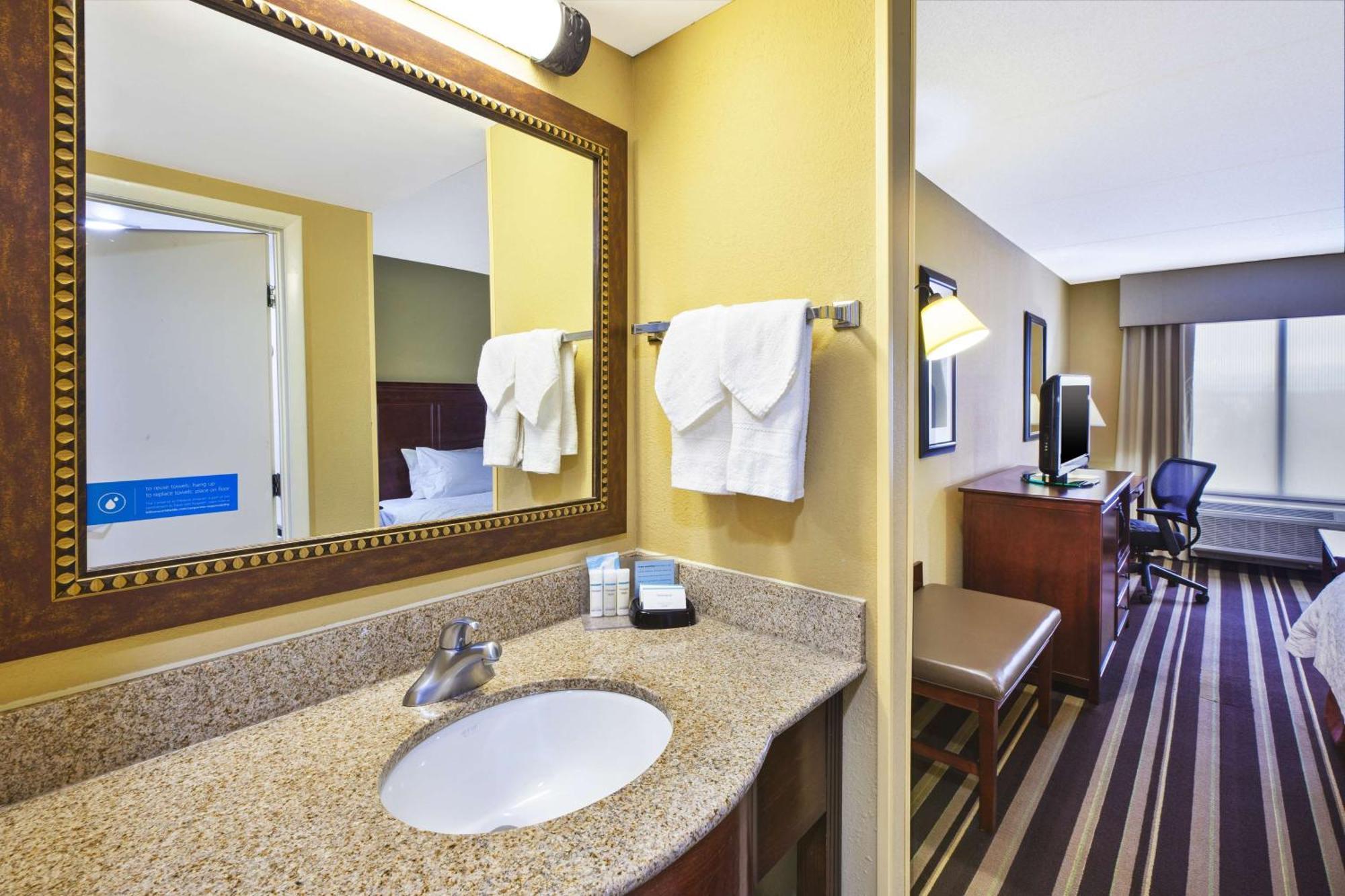 Hampton Inn Washington-Dulles International Airport South Шантили Екстериор снимка